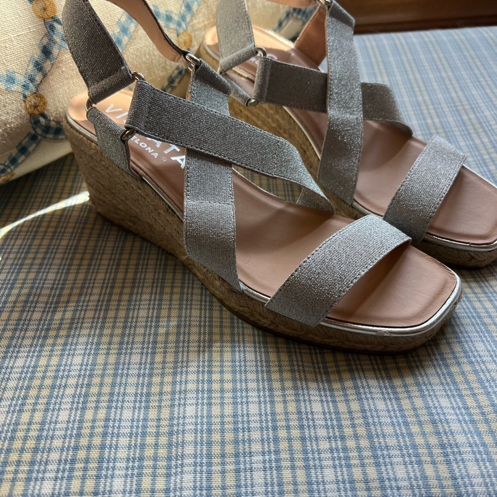New Viscata Silver Metallic Espadrilles Size 39/8.5